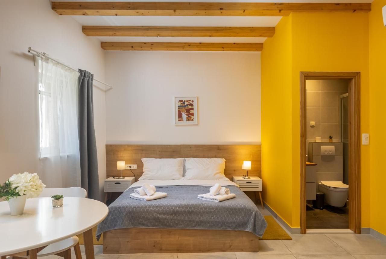 Orange Volantina Apartment